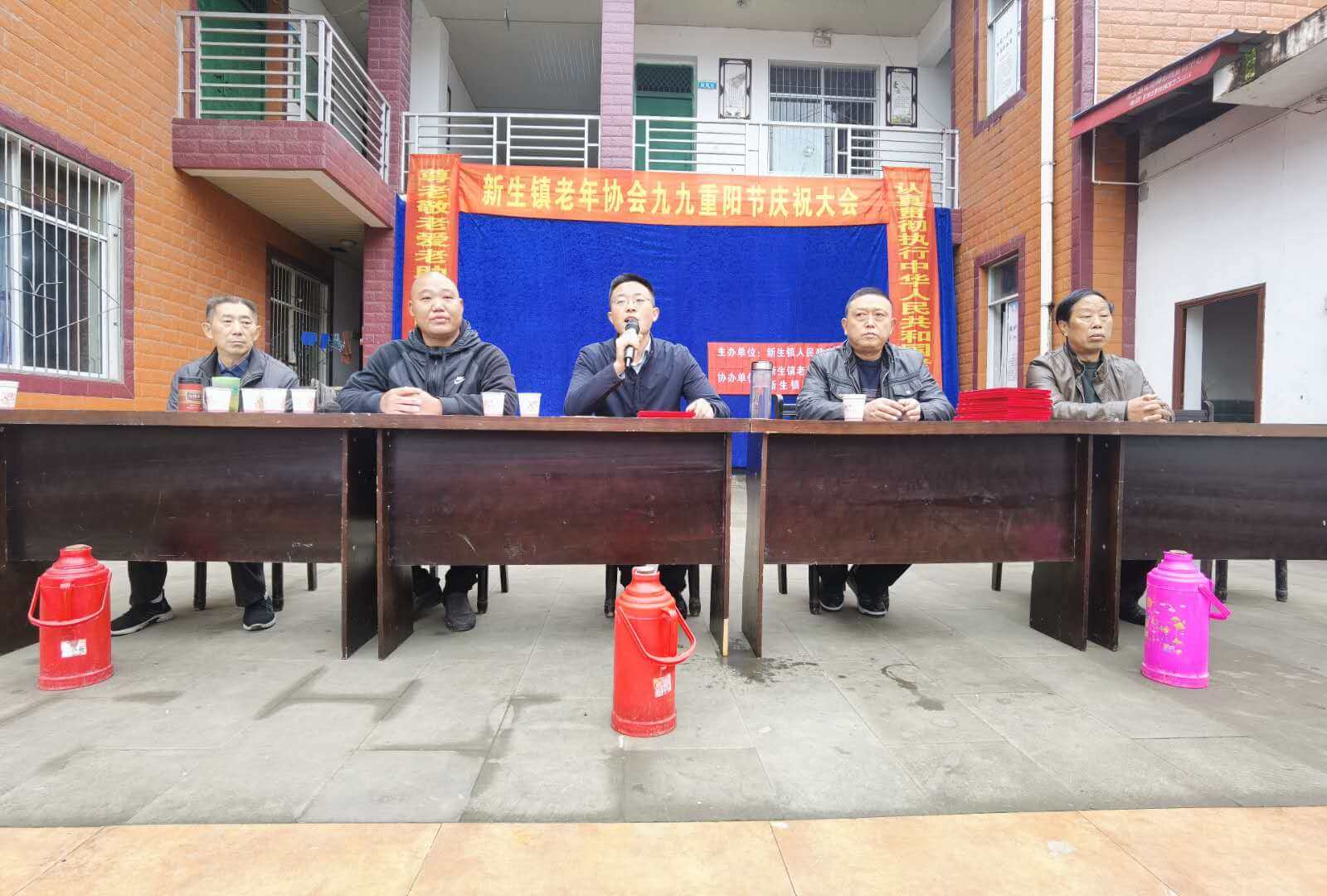 李嘉玥:吹响“敬老文明号”,共庆重阳情意浓