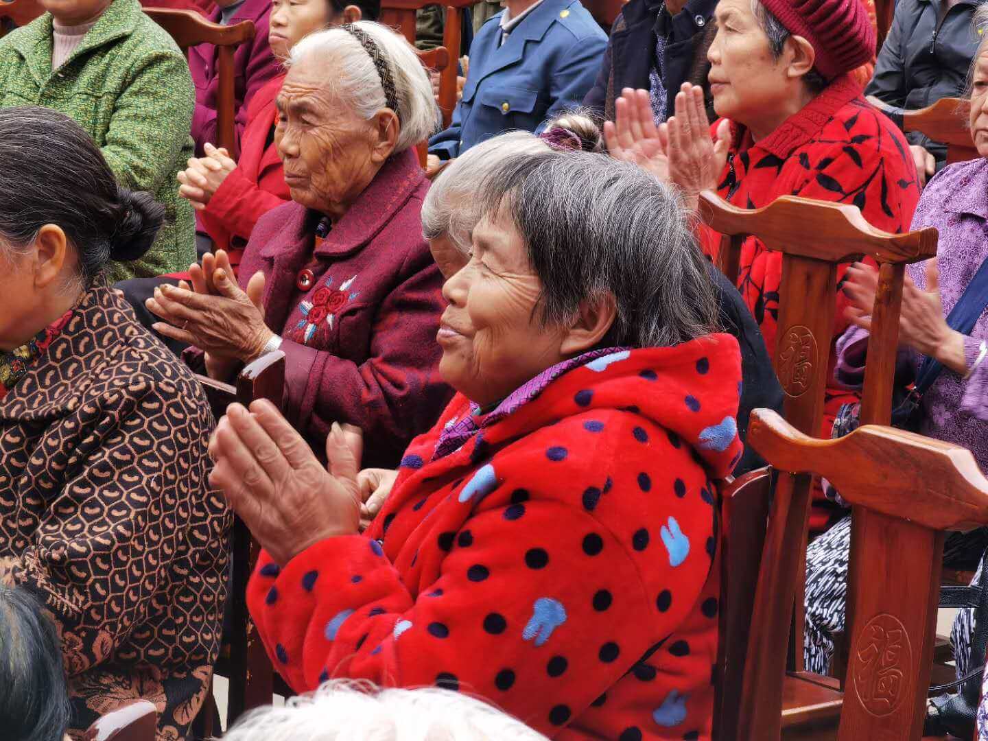 李嘉玥:吹响“敬老文明号”,共庆重阳情意浓