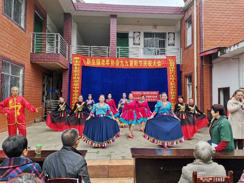 李嘉玥:吹响“敬老文明号”,共庆重阳情意浓