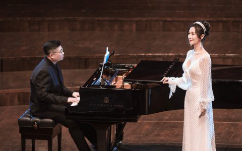 常思思深圳独唱音乐会精彩上演 惊喜演绎粤语歌曲