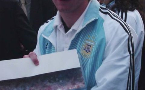 一本画给专属球迷的爆梗漫画《疯狂的足球》世界杯前夕热血上市！