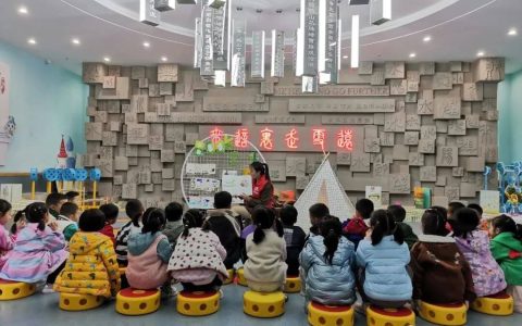 郧阳区图书馆“流动图书车”开进献珍幼儿园，为孩子带去“流动图书馆”