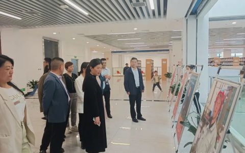 “‘劳动创造幸福 踔厉奋发新时代’劳模事迹摄影展、清廉文化书画展”活动在咸安区图书馆正式开展