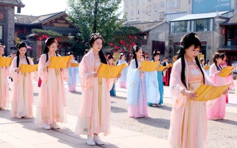 房县举办“传承国学精粹 弘扬诗经文化”大型汉服诗经诵读活动