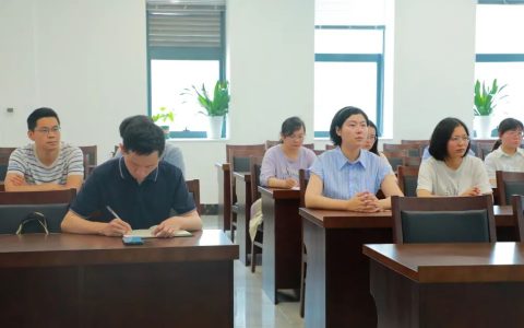 咸安区委组织部青年干部读书分享会在咸安区图书馆顺利开展