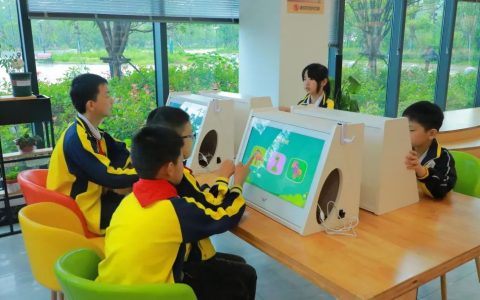 咸安区图书馆开展“享受阅读 触手可及”全民阅读活动