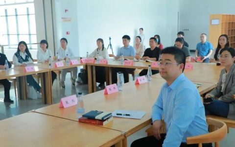 咸安区图书馆举办“诵读红色经典、传承清廉文化”读书分享活动