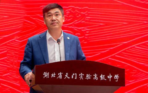 天门实验高中举行2023年“青年教师读书分享会暨 ‘五四 ’表扬”活动