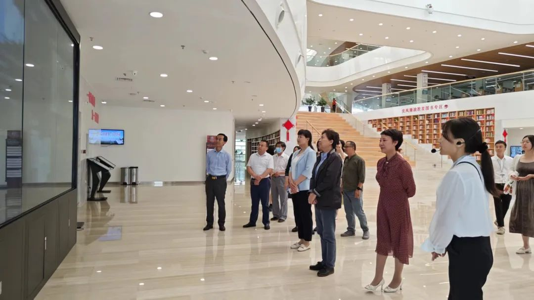 文化和旅游部第七次公共图书馆评估定级专家组到宜都市图书馆开展评估定级工作