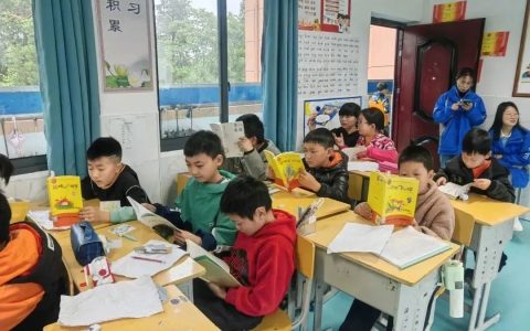 巴东县图书馆联合巴东县人民检察院共同举办"检爱同行，共护花开"检察开放日活动