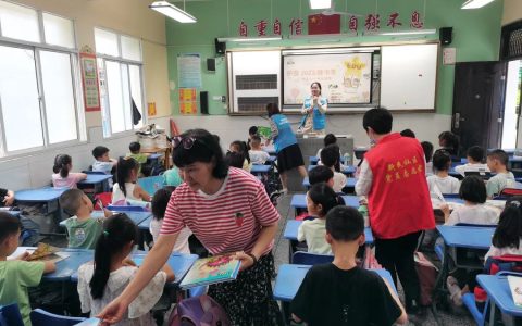 荆州市图书馆联合城南街道社工站开展“护苗 2023·绿书签‘欢乐六一 快乐阅读’”主题活动