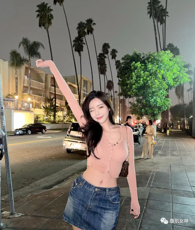 南韩“静姐”的这一蹲！又把多少人看傻了.....