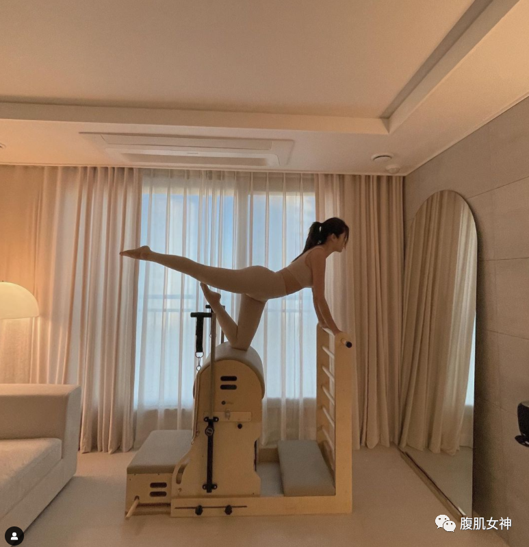 南韩“静姐”的这一蹲！又把多少人看傻了.....