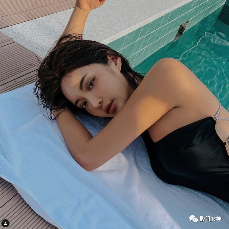 南韩“静姐”的这一蹲！又把多少人看傻了.....