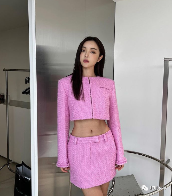 南韩“静姐”的这一蹲！又把多少人看傻了.....