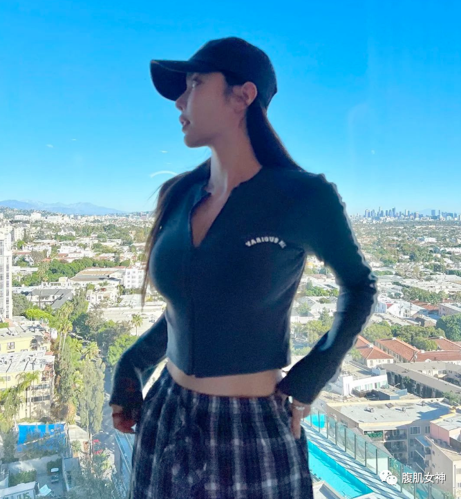 南韩“静姐”的这一蹲！又把多少人看傻了.....