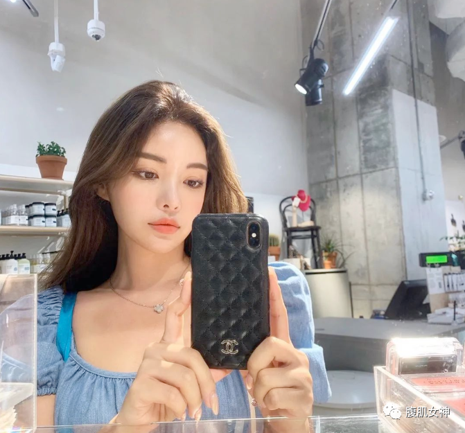 南韩“静姐”的这一蹲！又把多少人看傻了.....