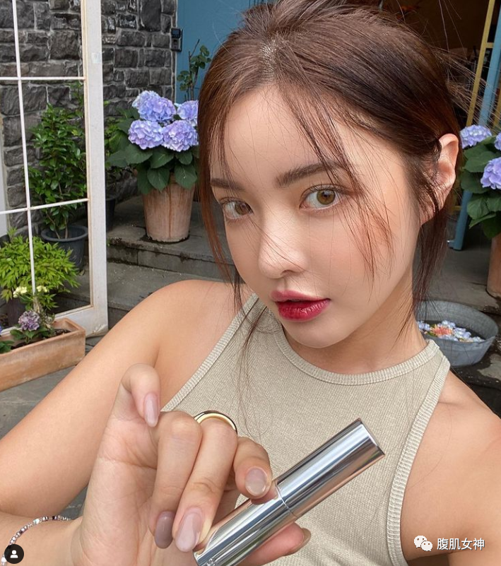 南韩“静姐”的这一蹲！又把多少人看傻了.....