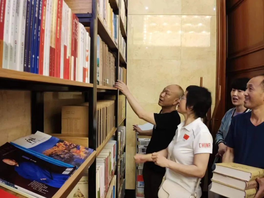 十堰市图书馆：建设书吧惠宾客 紧急任务显担当