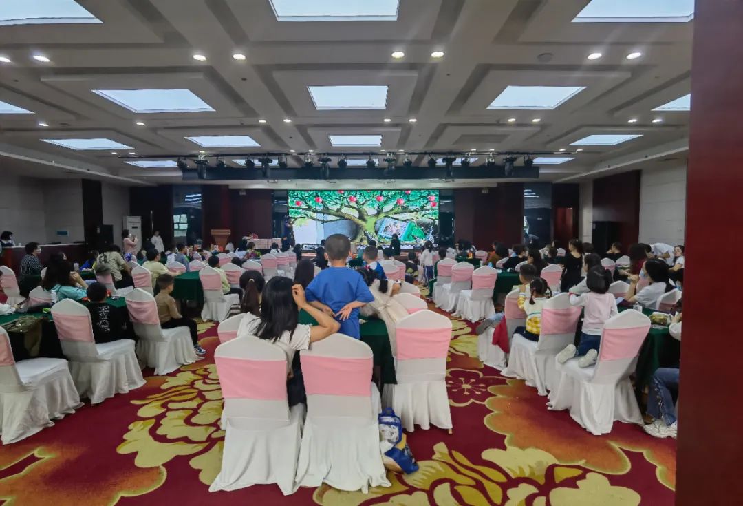 恩施州土家娃喜迎建州四十周年 开启“筑梦童心阅读嘉年华”活动