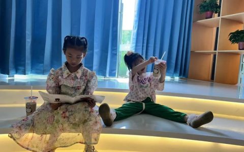 丹江口市图书馆均州书房新港悦府分馆开展庆“六一”亲子阅读活动