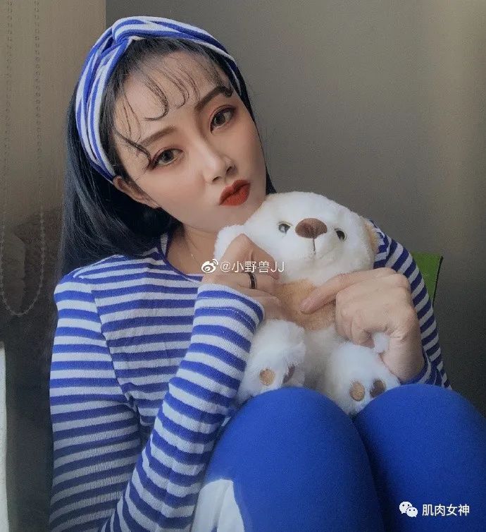 173cm长腿私教深夜晒照引全网尖叫！真的太野了