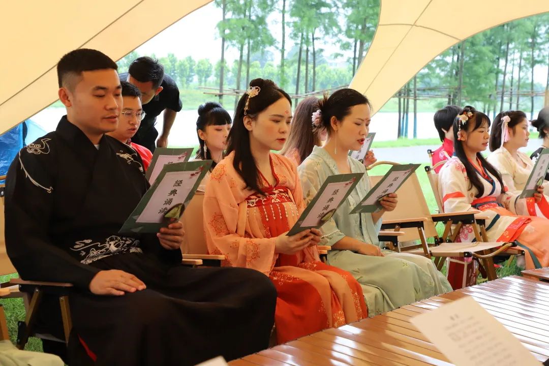 赏龙湖景  读圣贤书 ——宜都“相约乡读”走进龙湖湿地公园