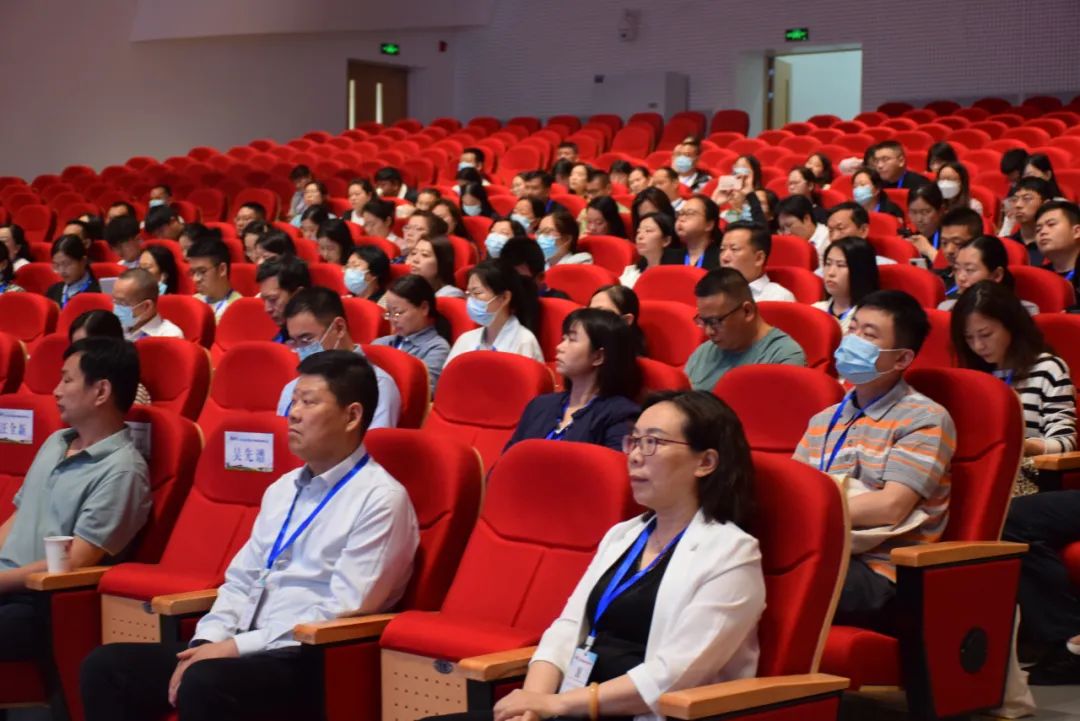 十堰市图书馆组织青年馆员参加新时代公共图书馆服务与建设创新研讨会