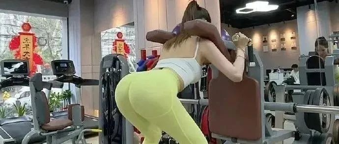 被误认为健身教练的曼妙曲线，谁能不迷糊！！