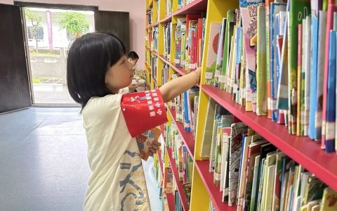 随图首批“小小志愿者”上岗啦！快来看看都有谁…