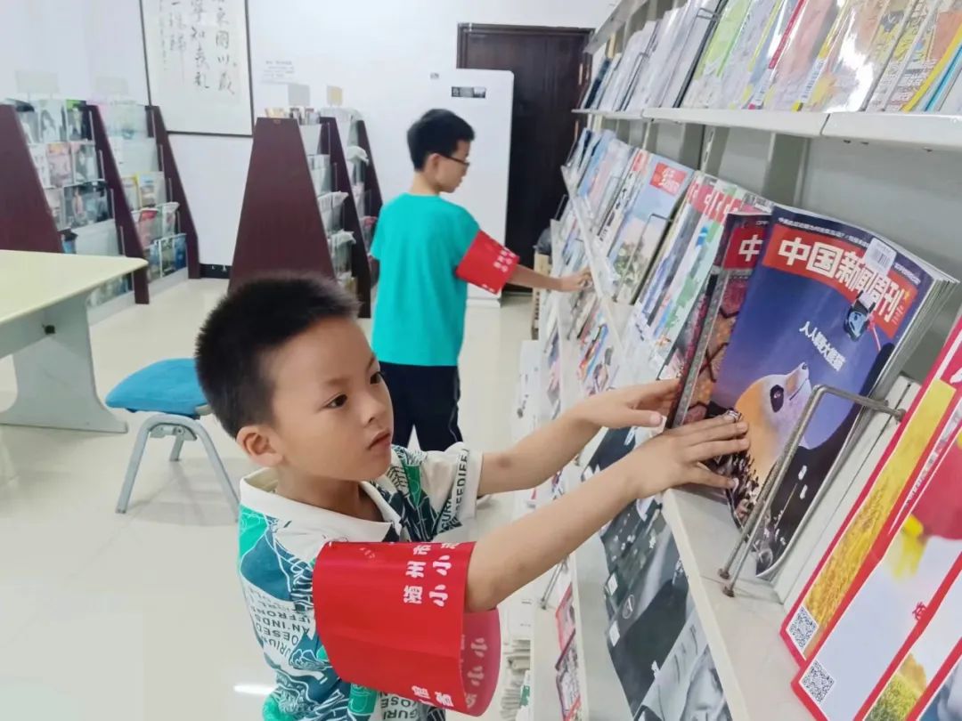 随图首批“小小志愿者”上岗啦!快来看看都有谁…