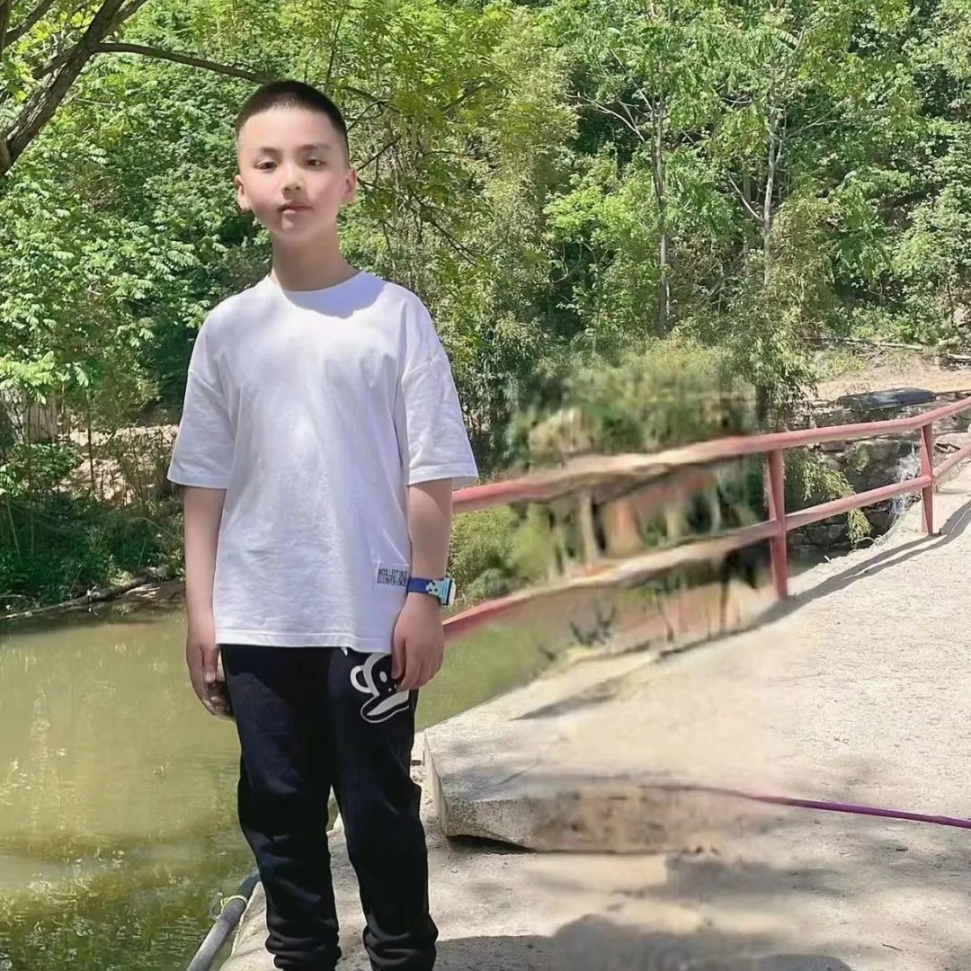 随图首批“小小志愿者”上岗啦!快来看看都有谁…