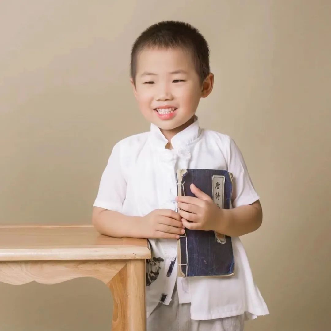 随图首批“小小志愿者”上岗啦!快来看看都有谁…