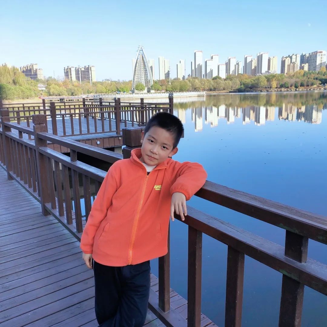 随图首批“小小志愿者”上岗啦!快来看看都有谁…