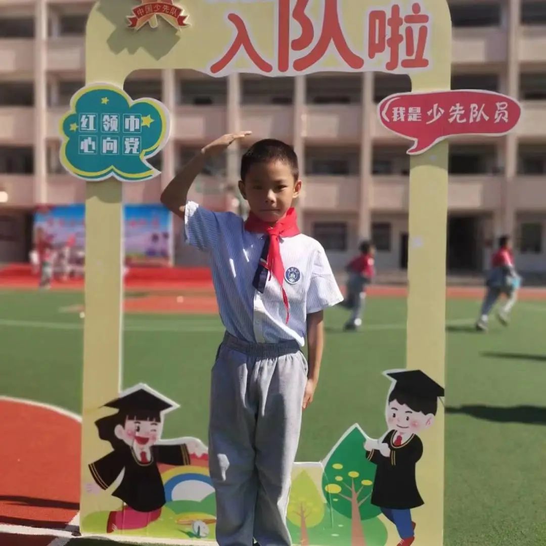 随图首批“小小志愿者”上岗啦!快来看看都有谁…