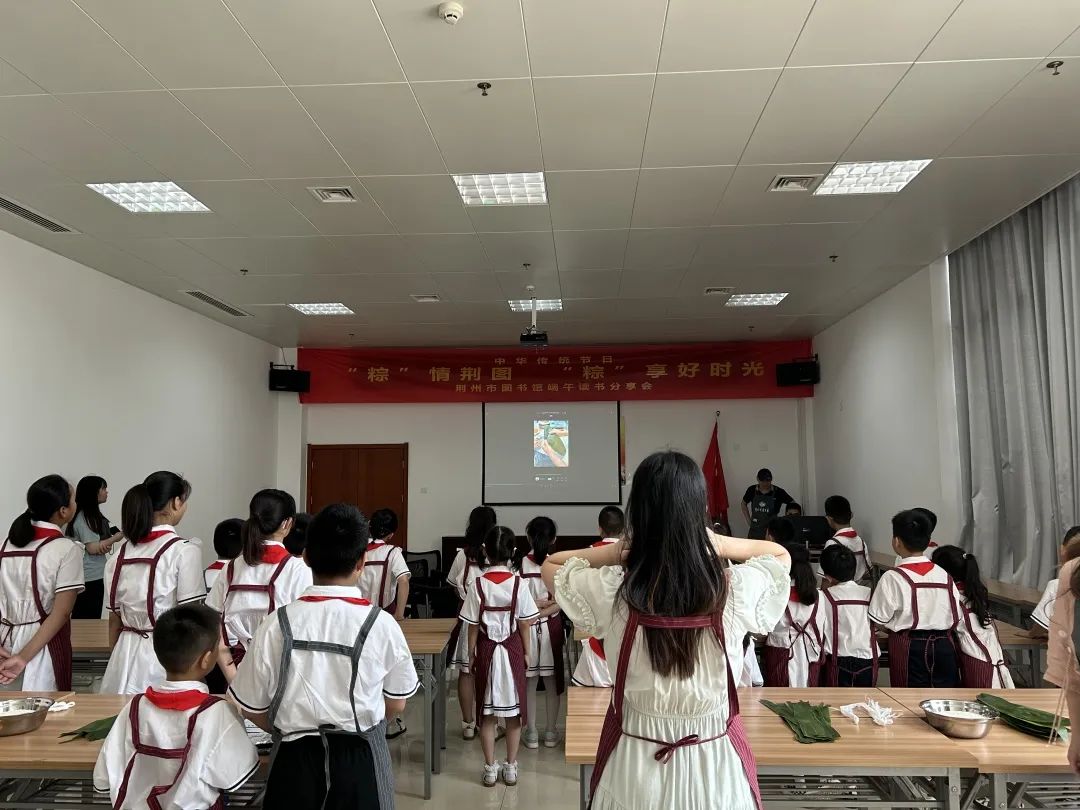 “粽”情荆图 “粽”享好时光：荆州市图书馆联合红门路学校开展端午包粽子活动