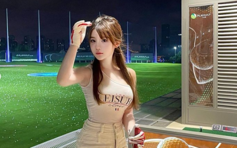 “真人洋娃娃”！火辣神似“娜美”，这身材无敌了….