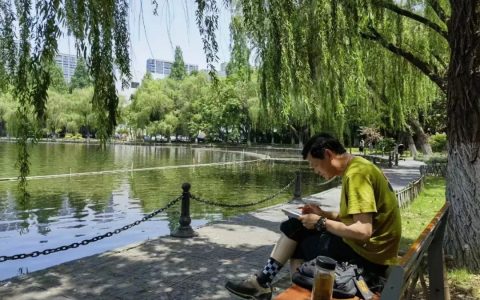 十堰市图书馆“领读者之声”（第43期）：在阅读的夜 与智者为伴