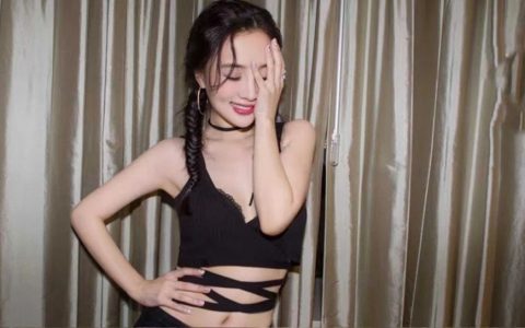 李小璐床前热舞，丁字连体衣着“挑逗”，网友：恶心！