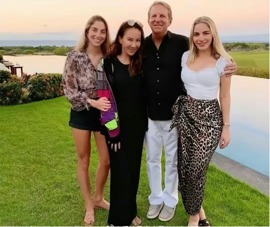 天后李玟自杀离世,最后那条40秒的语音,掩饰了她轻生的真相…