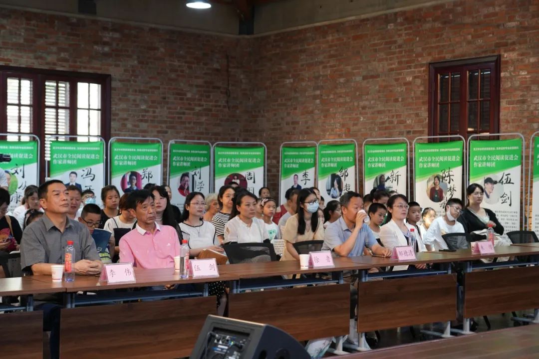 武昌区第十一届社区亲子读书节正式启动,徐鲁现场带来精彩主题讲座