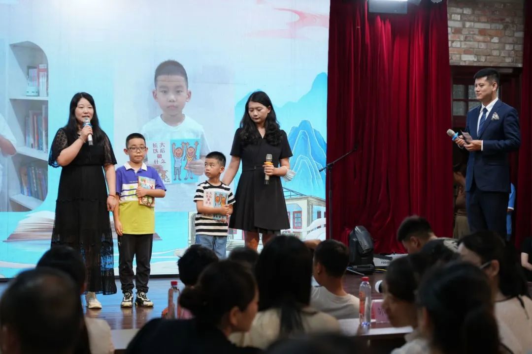 武昌区第十一届社区亲子读书节正式启动，徐鲁现场带来精彩主题讲座