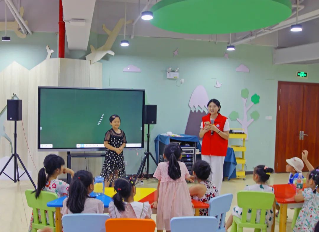 咸宁市图书馆阅满香城之“星光之梦”美术主题系列活动（2023年第三期）：“童趣卡通画-百变的小丑”