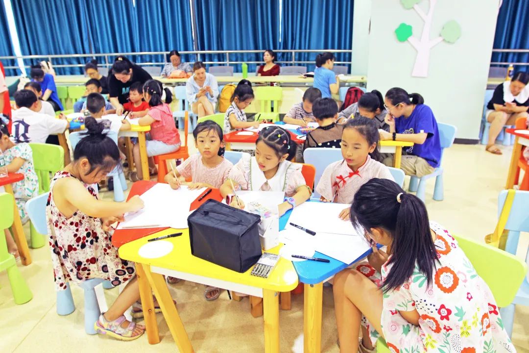 咸宁市图书馆阅满香城之“星光之梦”美术主题系列活动（2023年第三期）：“童趣卡通画-百变的小丑”