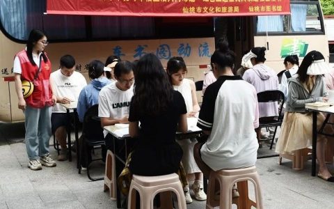 仙桃市图书馆走进干河街道德政园社区开展“美好环境与幸福生活共同缔造”红色主题全民阅读活动