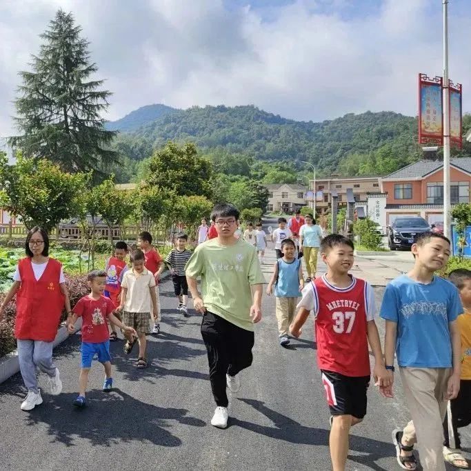 宜都市图书馆“相约乡读”走进聂家河镇希望家园