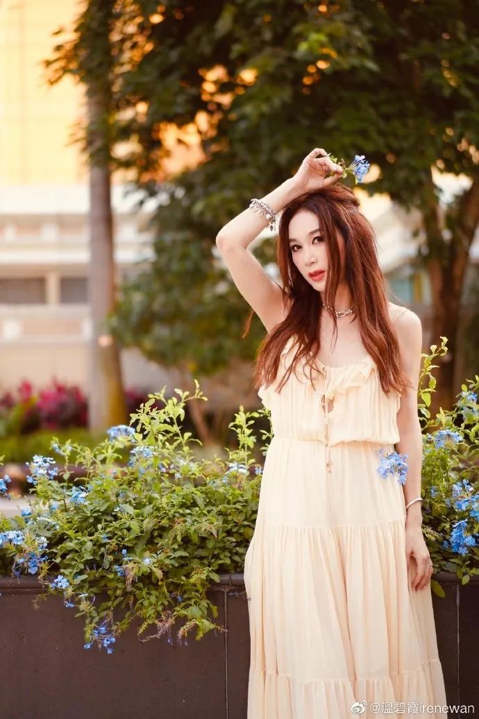 70岁刘晓庆再演新婚少女,但这次,我骂不出口......