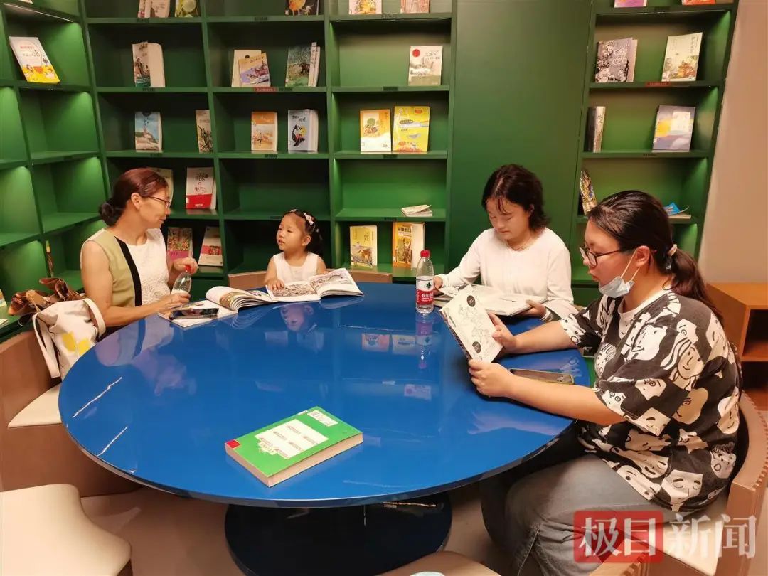 分享读书乐趣,武汉经开区宁康园社区开展亲子阅读活动