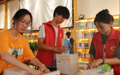 竹山县图书馆完成龙井书苑7000册新书上架