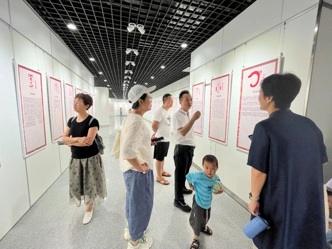 传承红色家风 品读襄阳文脉:襄阳市图书馆举办 “读者开放日” 活动